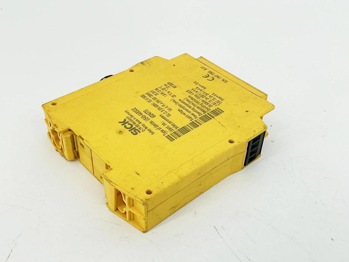 Used Sick UE43-4AR3D2 Safety Relay 24VDC 1.8W 3VA 6034775