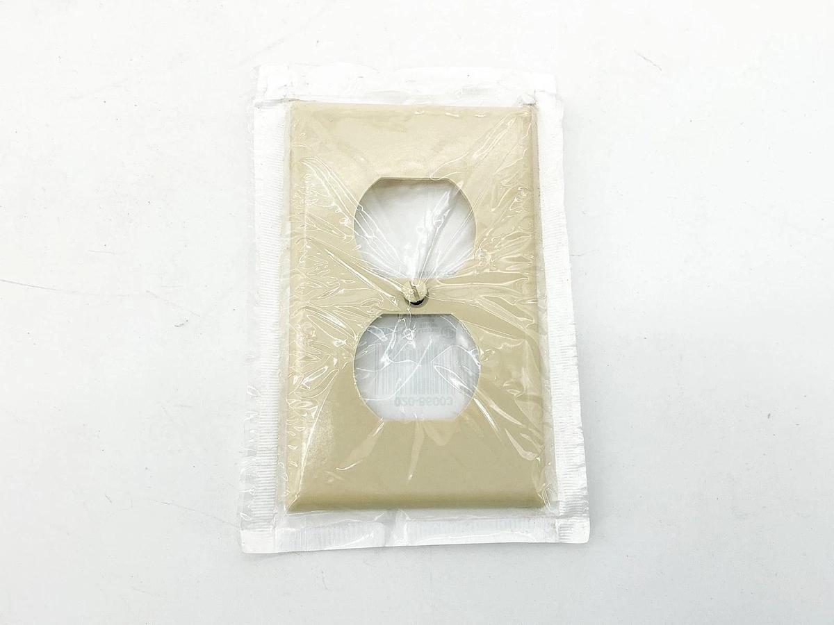 New Lot of 12 Leviton 86003 Duplex Wallplate Cover Ivory Plastic