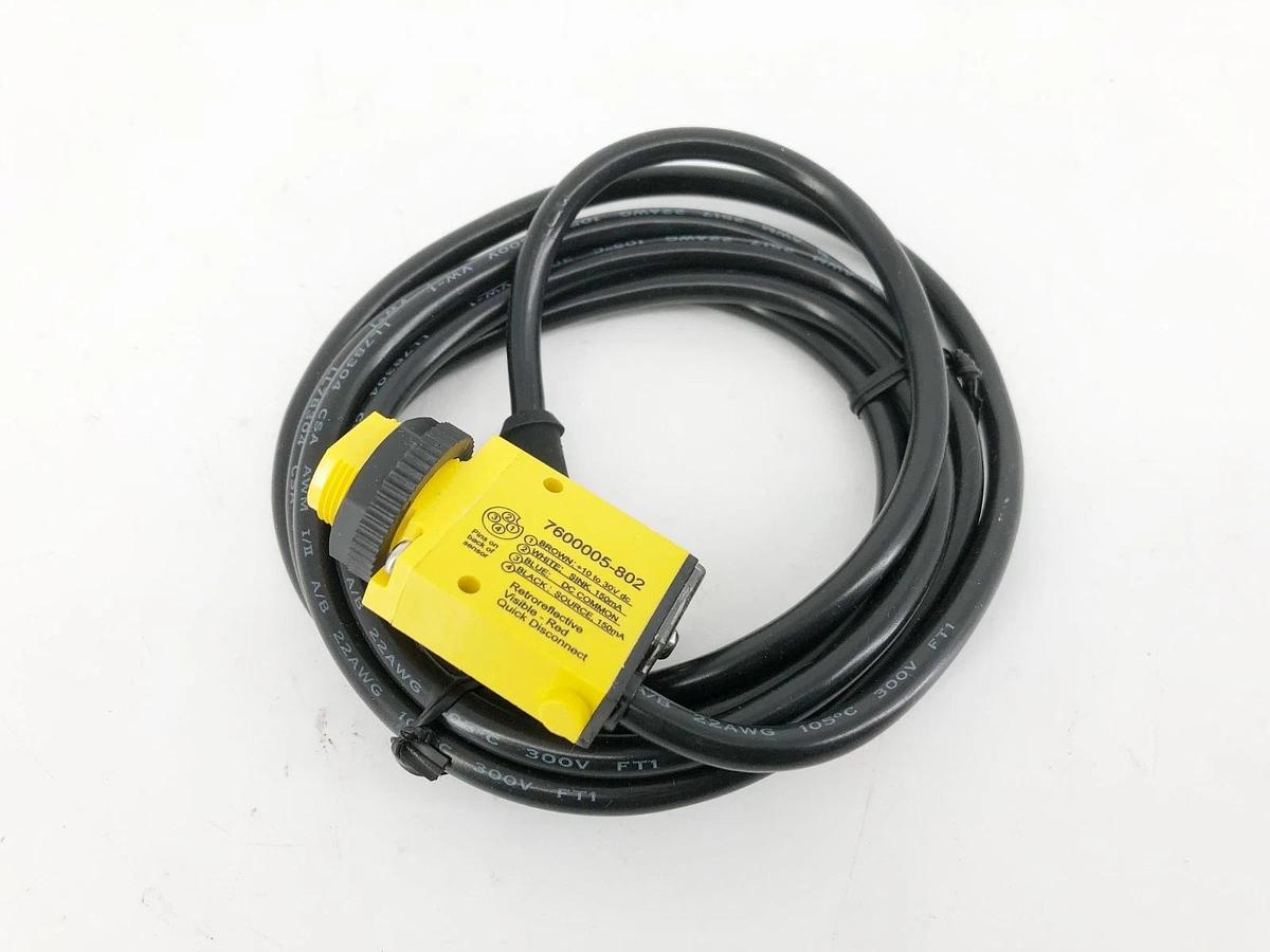 New Banner Engineering 7600005-802 Photoelectric Sensor 10-30VDC - No Box