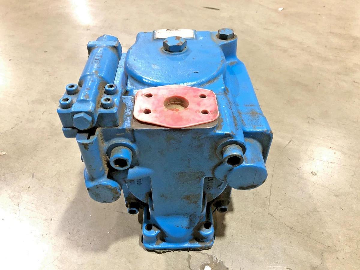 New Vickers PVH131C-RF-13S-10-C25-31 Hydraulic Axial Piston Pump 877366 - No Box
