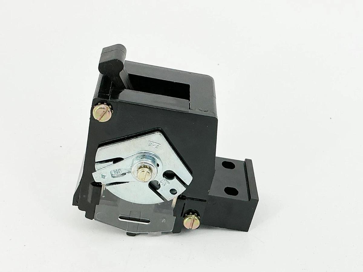 New Allen Bradley 1495-K6 Auxiliary Contact 600V Heavy Duty Rating Ser.K