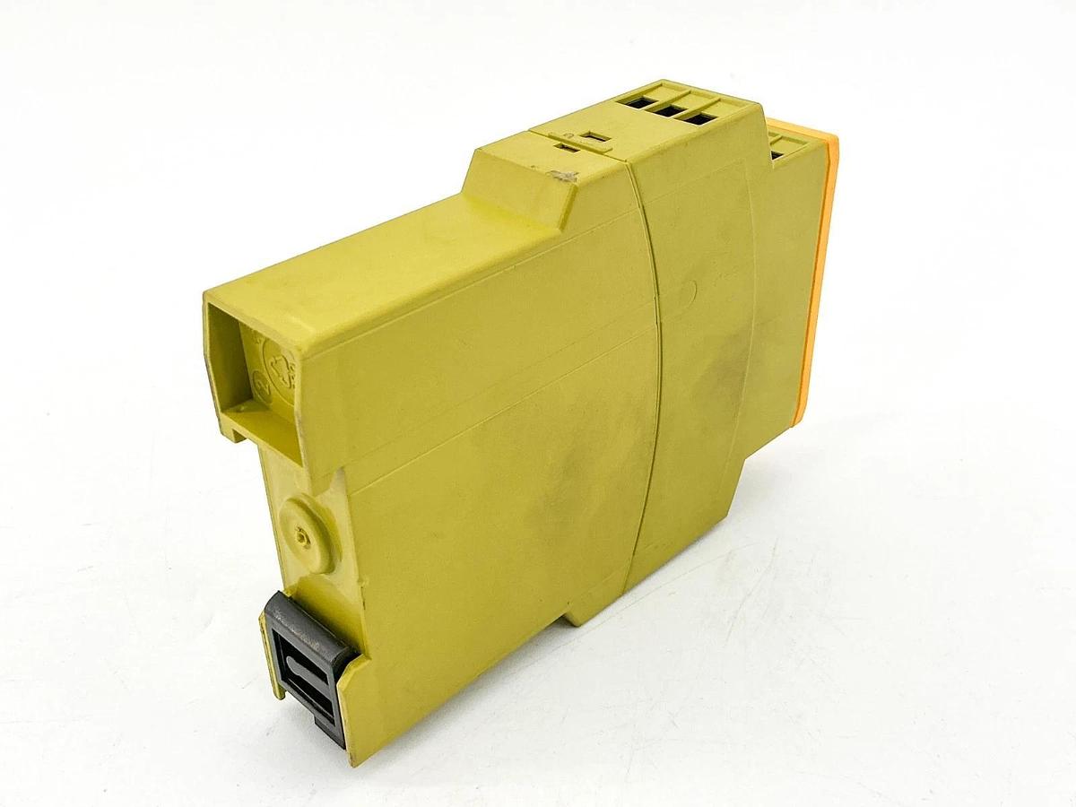 New Pilz PNOZ X2 Safety Relay 24V 4.5VA PNOZ X2 24VAC/DC 2N/O 774303 - No Box