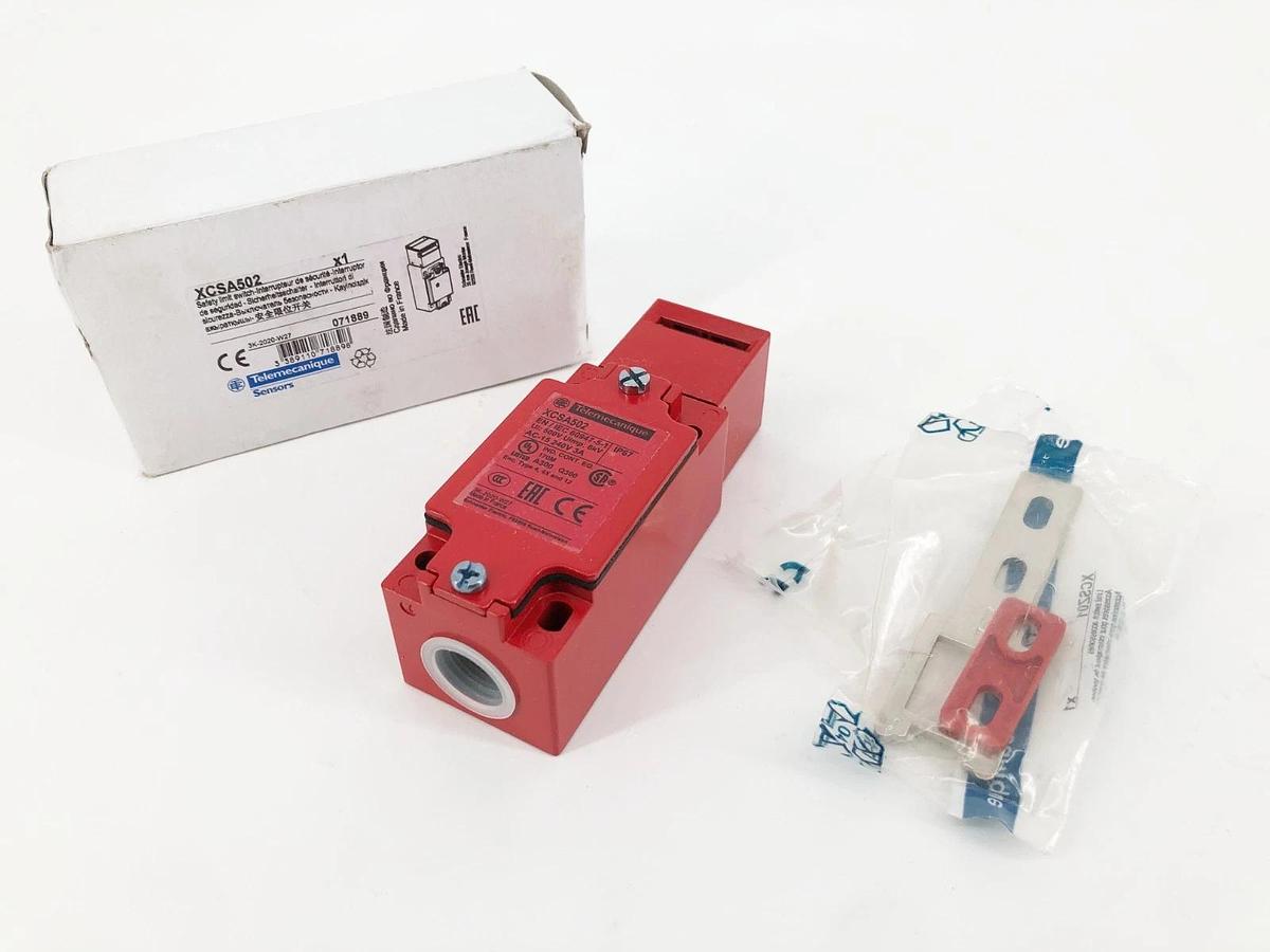 New Telemecanique XCSA502 Safety Limit Switch 500V AC15 240V 3A 071889