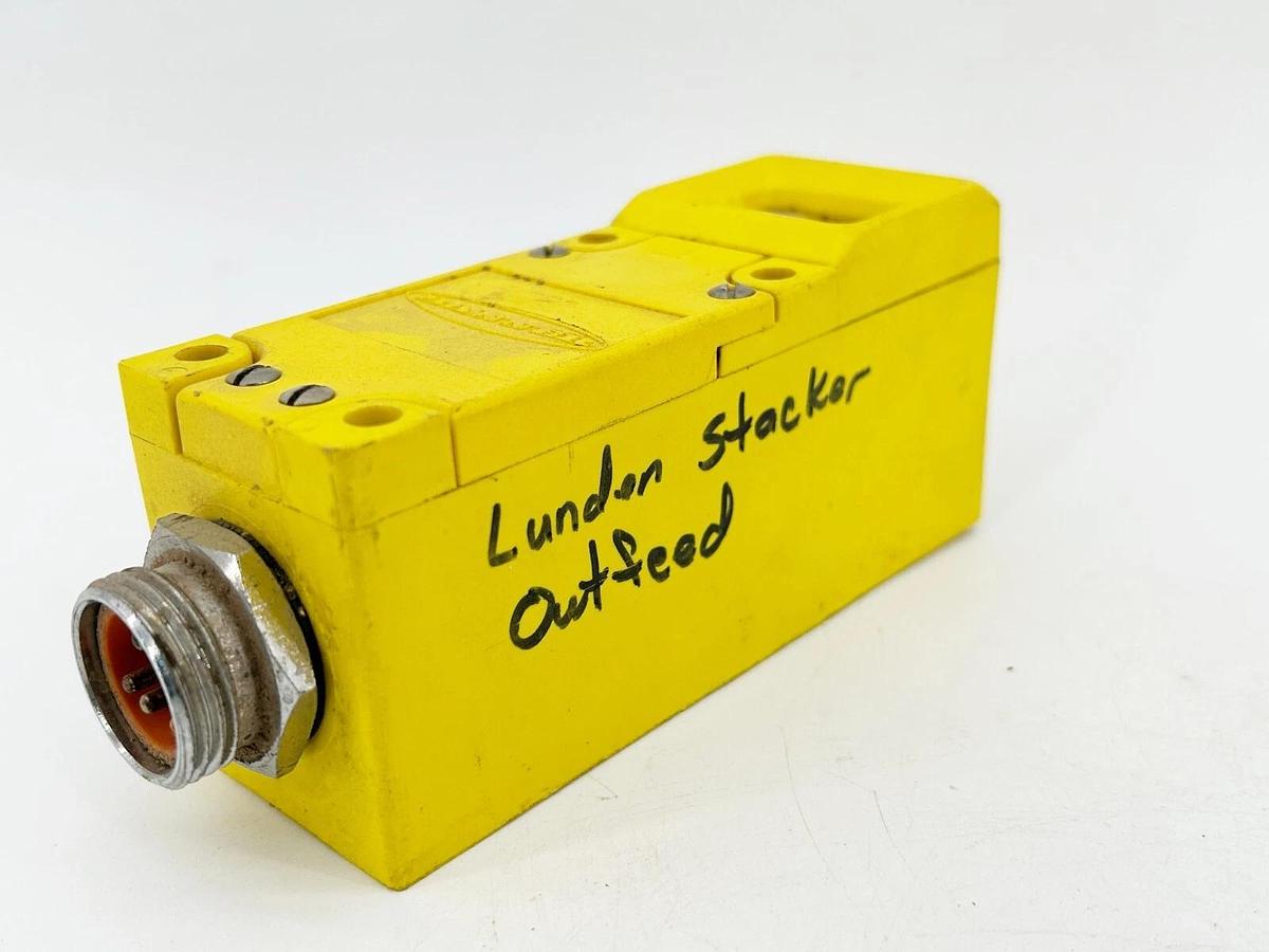 Used Banner Engineering RX1 Photoelectric Scanner Block 120V 50/60Hz 100VA RX1-A-LM3