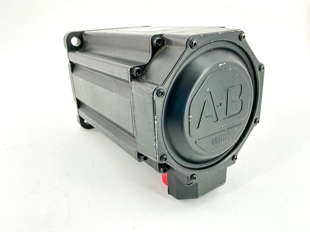 New Allen Bradley MPL-A540K-SJ22AA Servo Motor 4000RPM 230V 3PH Ser.A