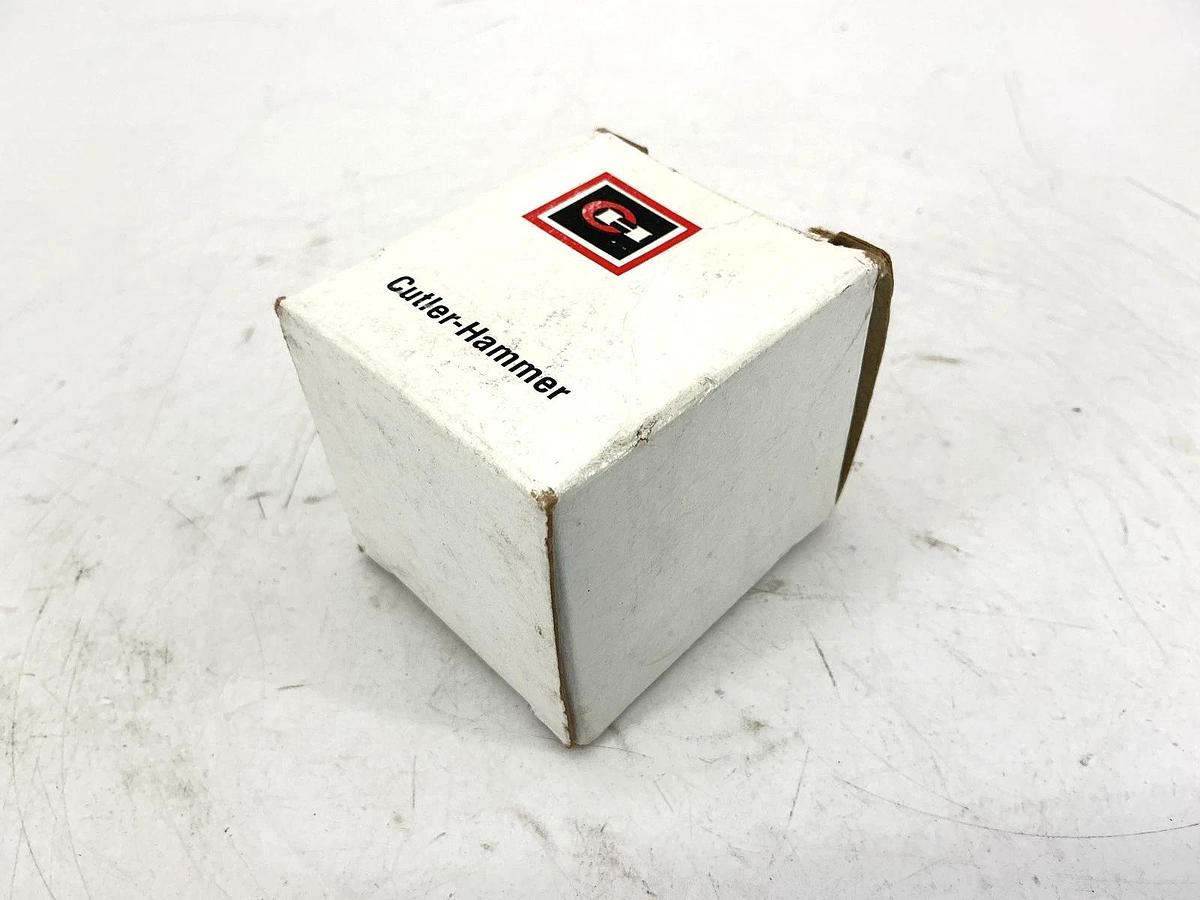 New Cutler-Hammer 10250T1333 Ser A3 Selector Switch 3-Position Spring Return