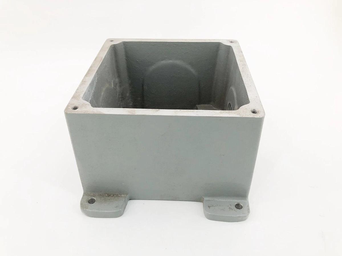 New Meltric 7T6F0N15 Metal Box 1-1/2" NPT Size 6