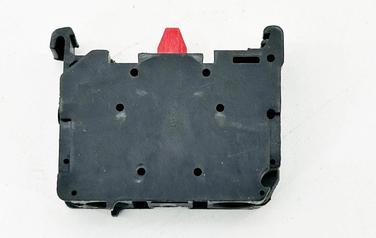 New Lot of 3 Allen Bradley 800F-X01 Contact Block 22.5MM 1N/C 10A 690VAC