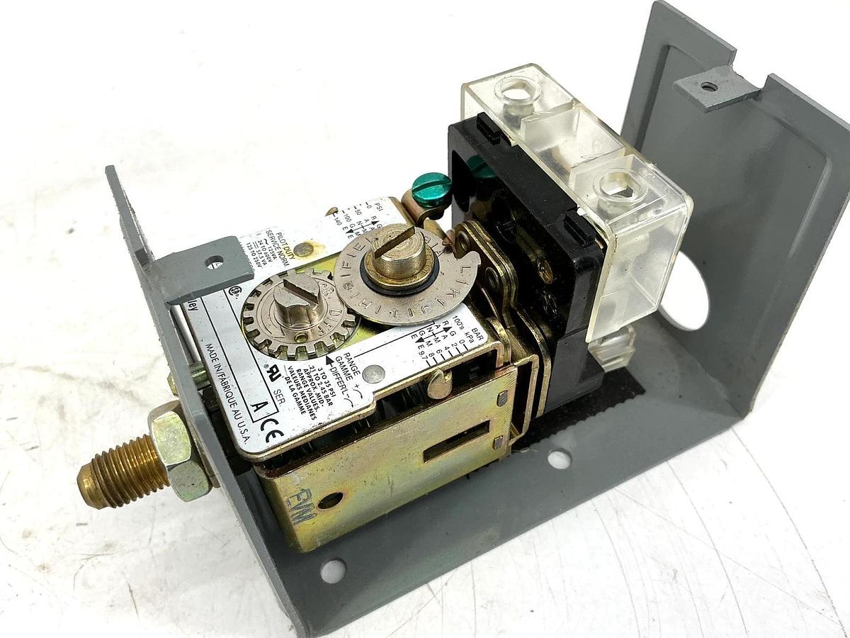 New Allen Bradley 836-A2A Ser A Pressure Control Range 6-140PSI Adj Diff 3-35PSI