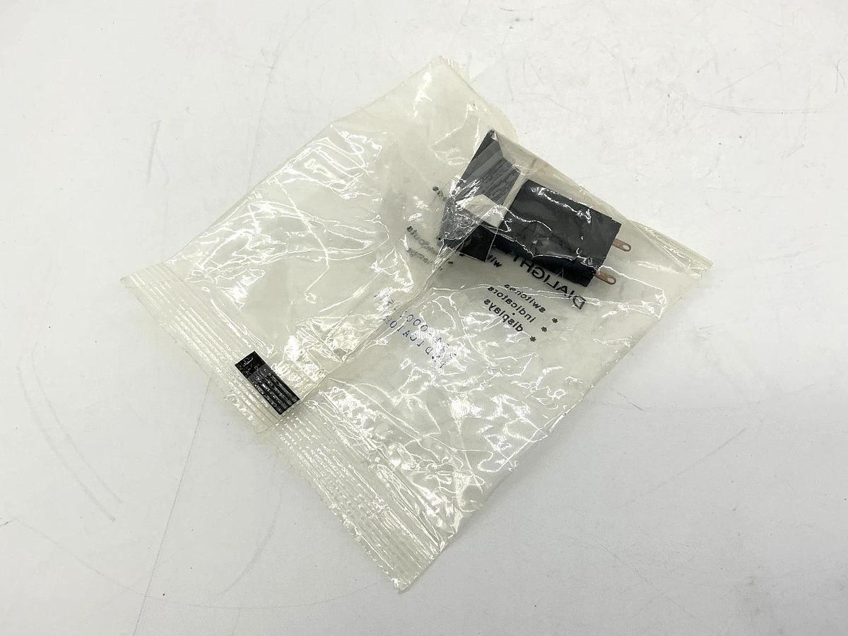 New Dialight 554-0001-511 Illuminated Panel Mount Indicator Light 2-Pin