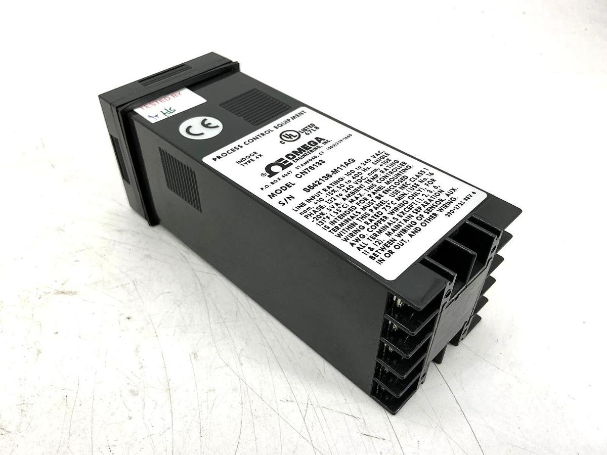 New Omega Engineering CN76133 Auto Tune Temperature Controller 100-240VAC
