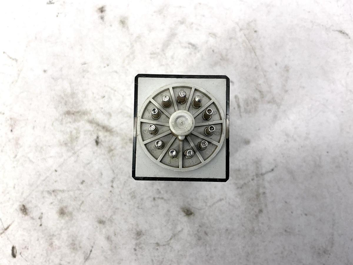 New Allen Bradley 700-HA33Z24 Ser D Relay 11-Pin 10A 250VAC