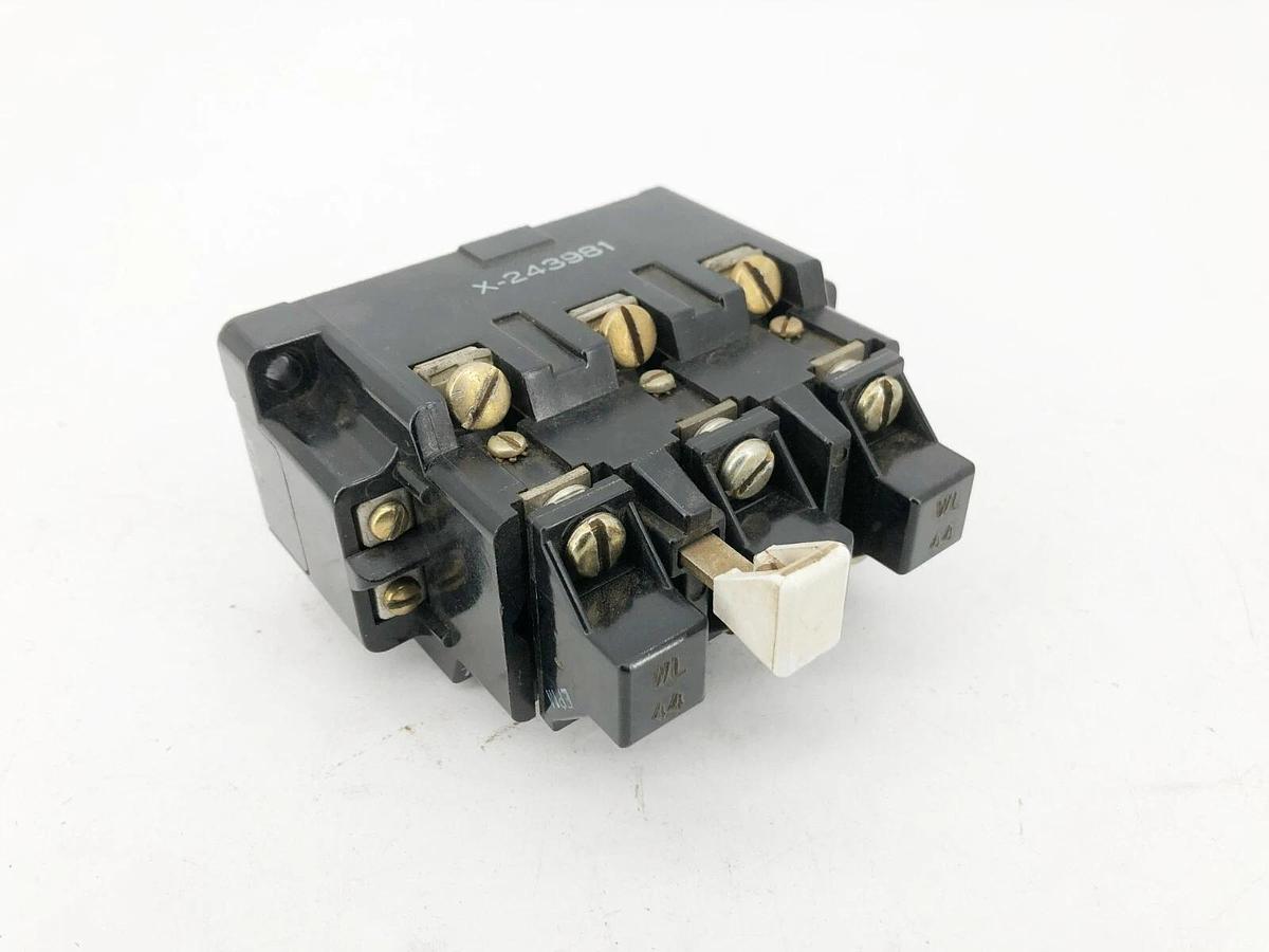 Used Allen Bradley X-243981 Overload Relay 600VAC W/ WL44 Heater Elements