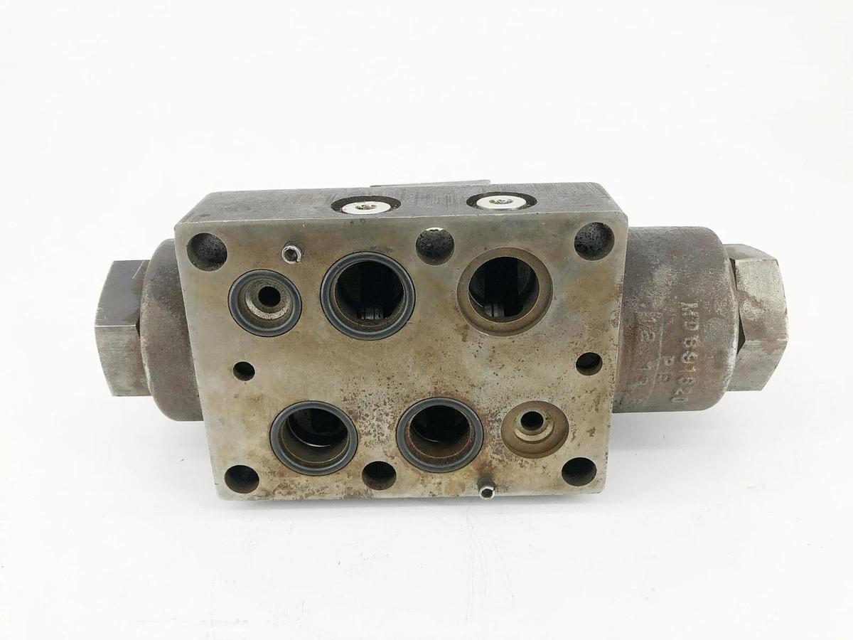 New Parker D61VW1B1Y 51 Directional Control Valve 120/60-110/50 .49-.58A 3000psi