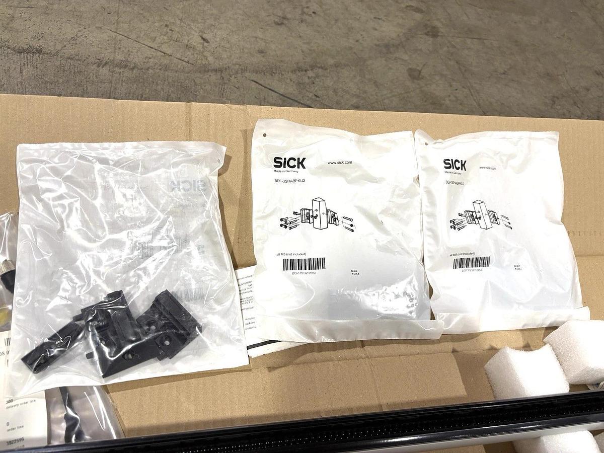 New Sick MLG50A-2500B10801 MLG-2 Automation Light Grid Sender/Receiver 1222671