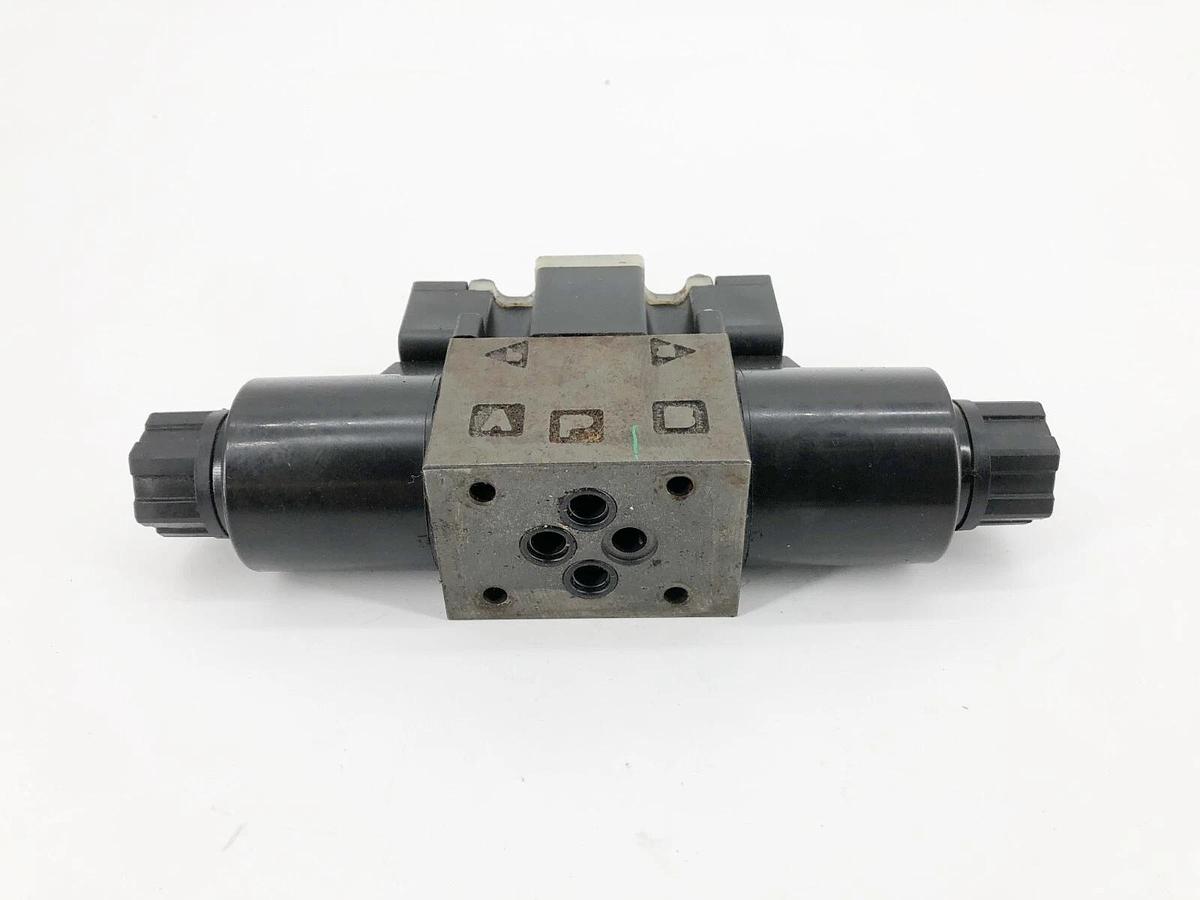 New Nachi SS-G01-C5-R-E115-E31 Directional Control Valve 760 D0380 - No Box