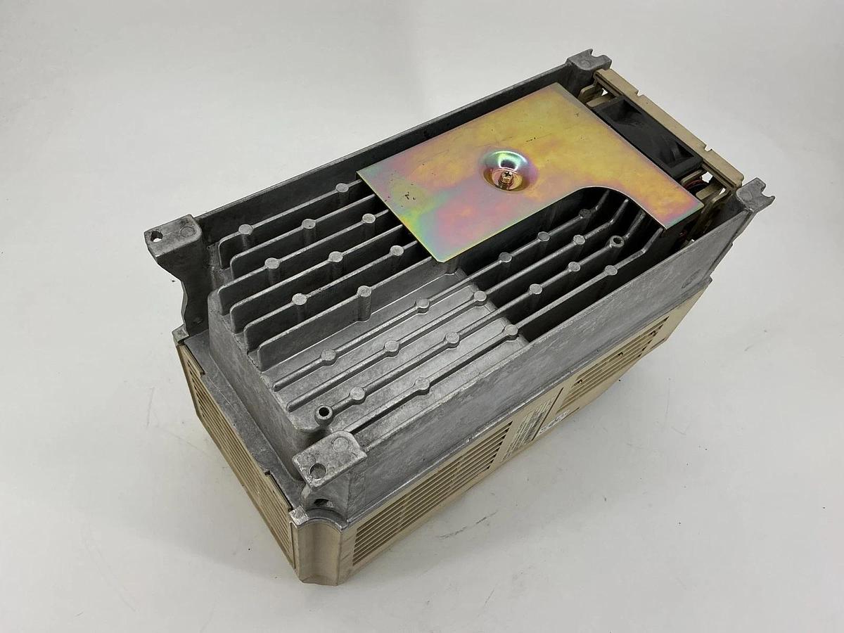 Used Yaskawa CIMR-F7U43P7 Varispeed AC Inverter Drive 3PH 7.6A 380-480VAC 50/60HZ