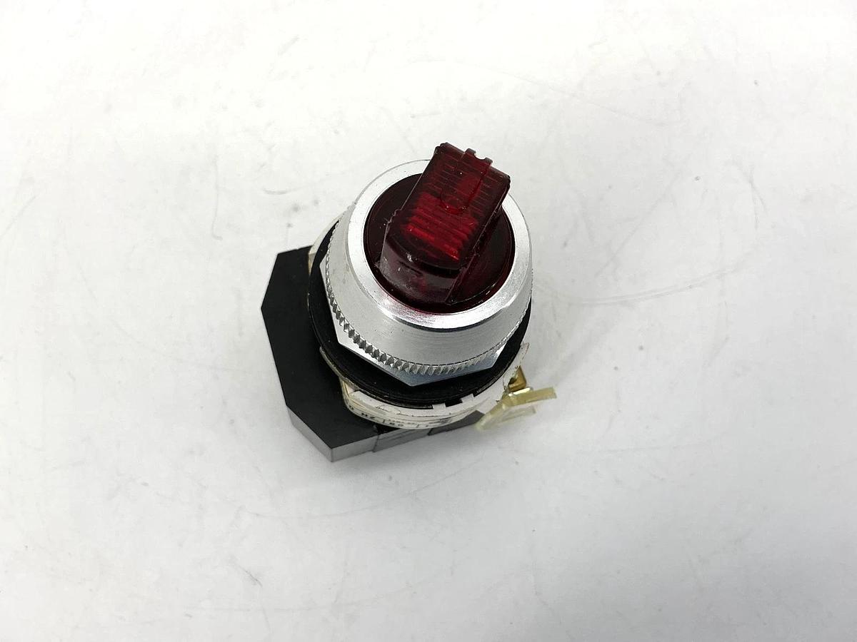 New Allen Bradley 800T-16HR2KB6AX Ser T Illuminated Selector Switch Red 2Pos