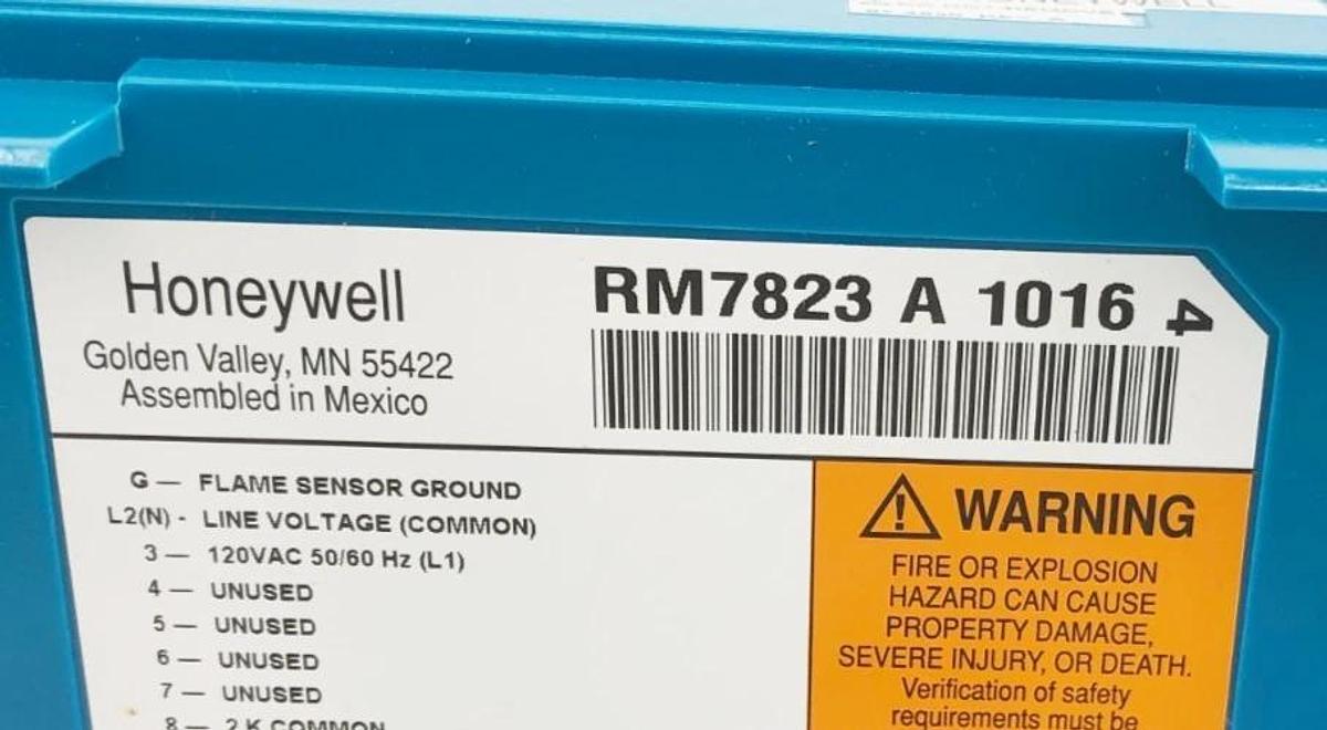 New Honeywell RM7823A1016 Primary Flame Switch w/ Dust Cover 120VAC - No Box