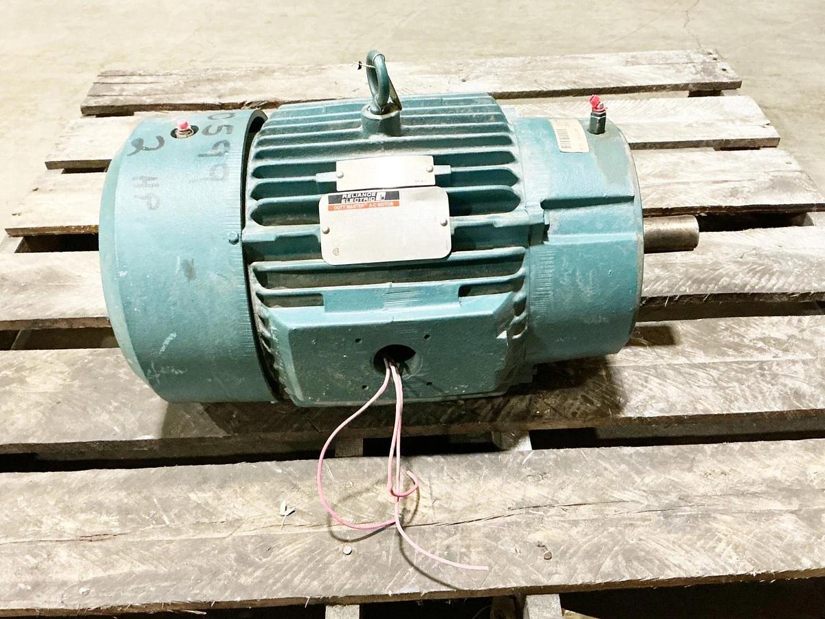 Used Reliance 1YAB86481A1 Electric Motor 2HP 575V 2.56A 865RPM 210TC Frame