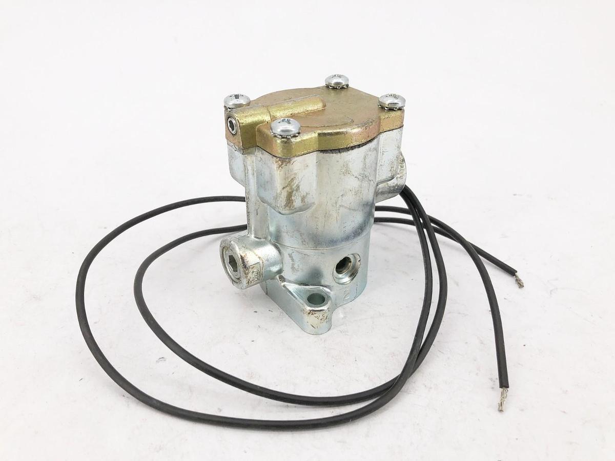 New Parker K085-1019 Pilot Valve 110/120V - No Box