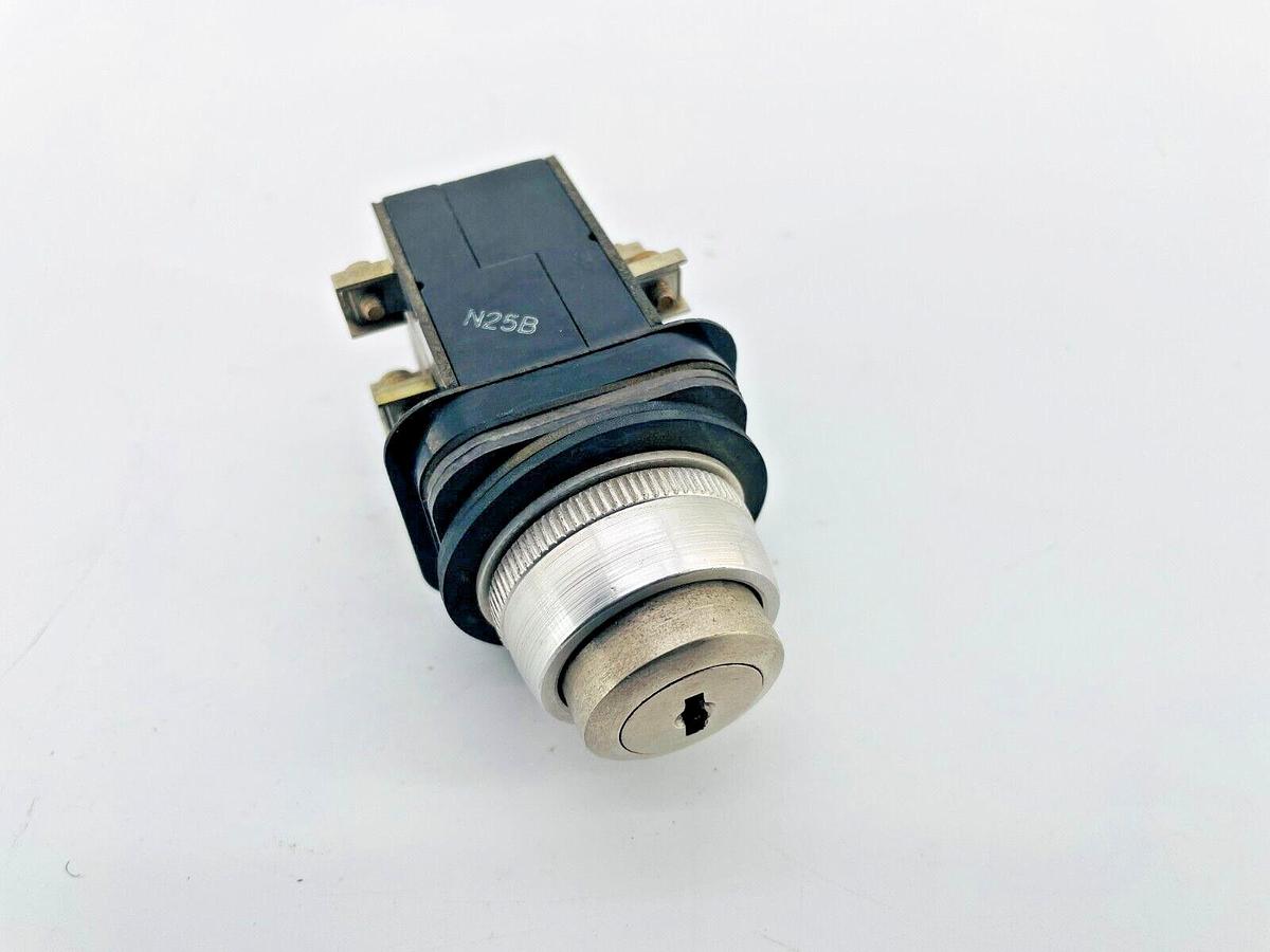 Used Allen Bradley 800T-E11B Cylinder Lock Pushbutton 2NO 2NC NO KEY