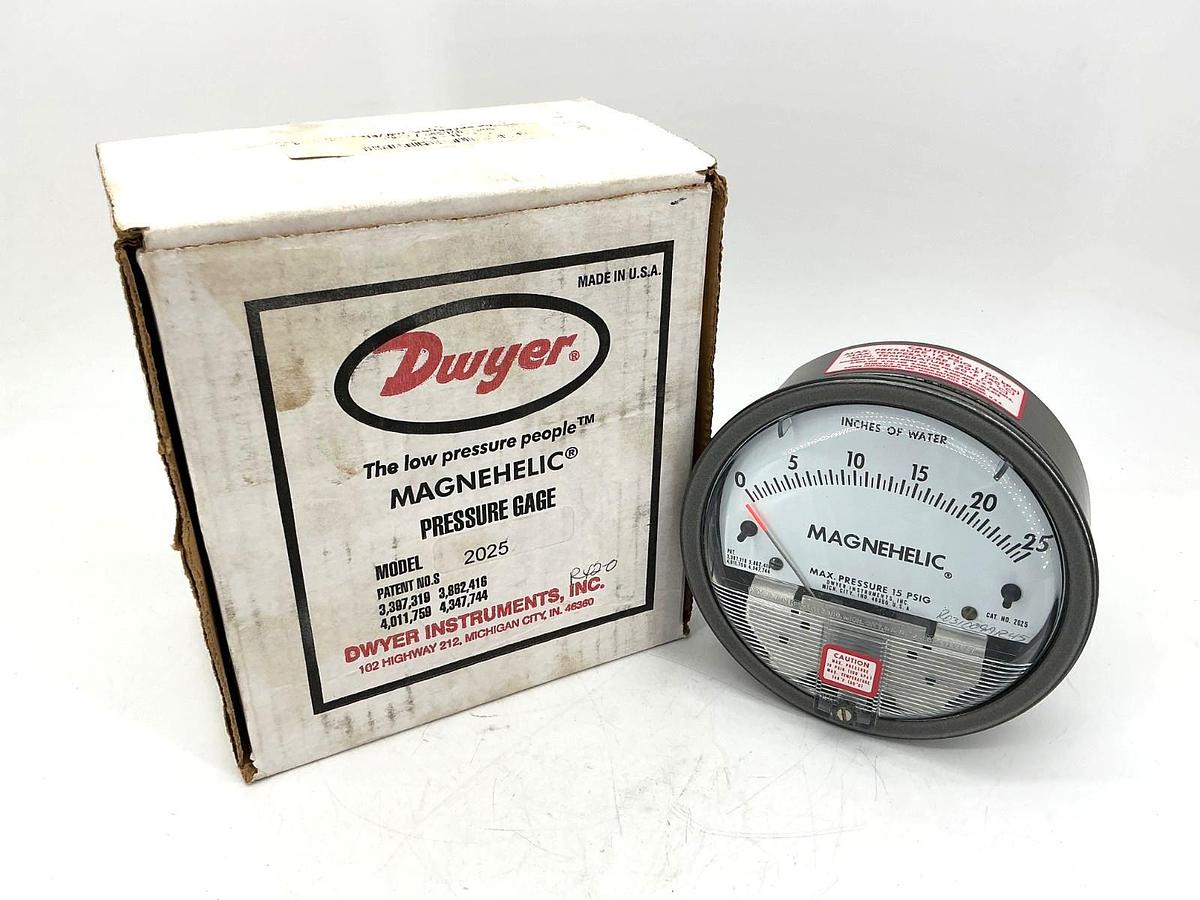 Used Dwyer 2025 Pressure Gauge Magnehelic 0-25" Inches of Water 15PSIG