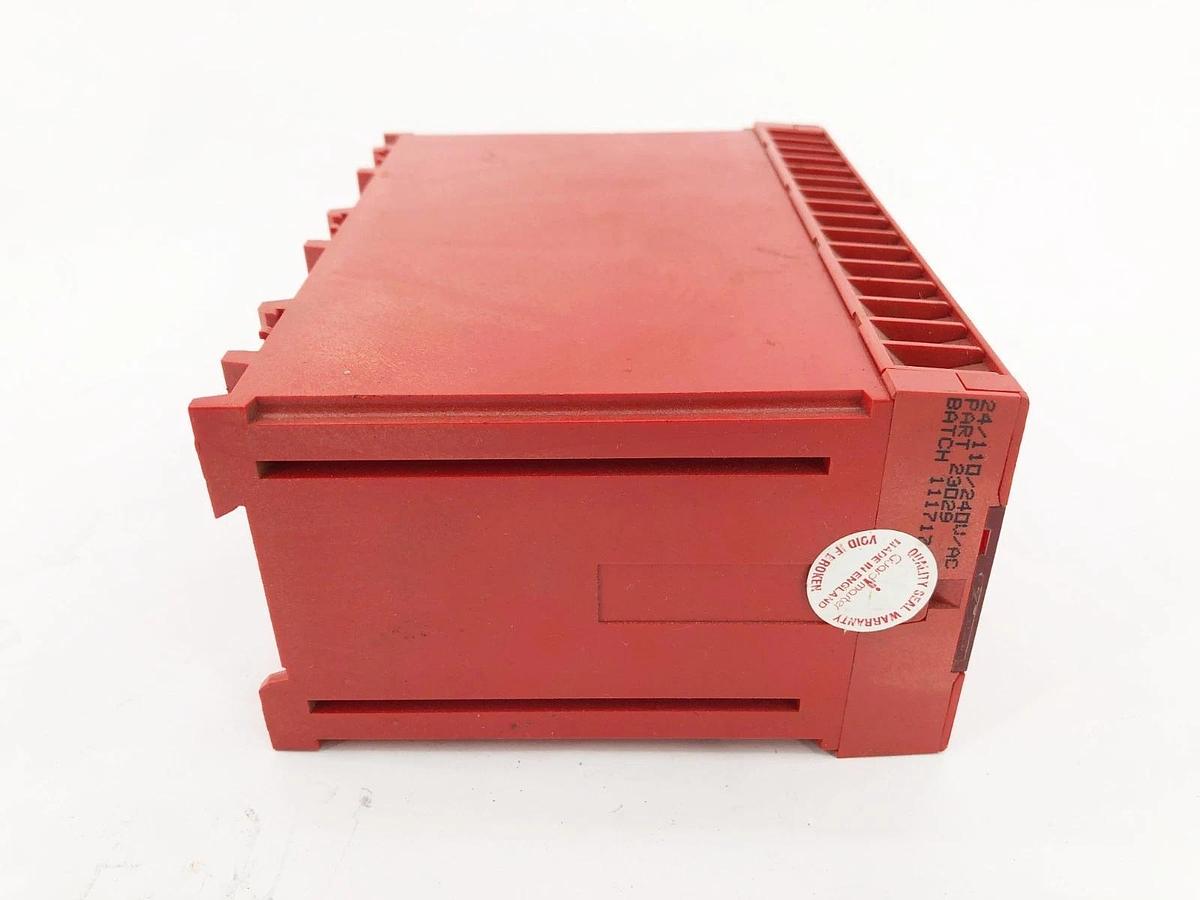 Used Allen Bradley 23029 Guardmaster Minotaur Safety Relay 24/110/240V MSR10 RD