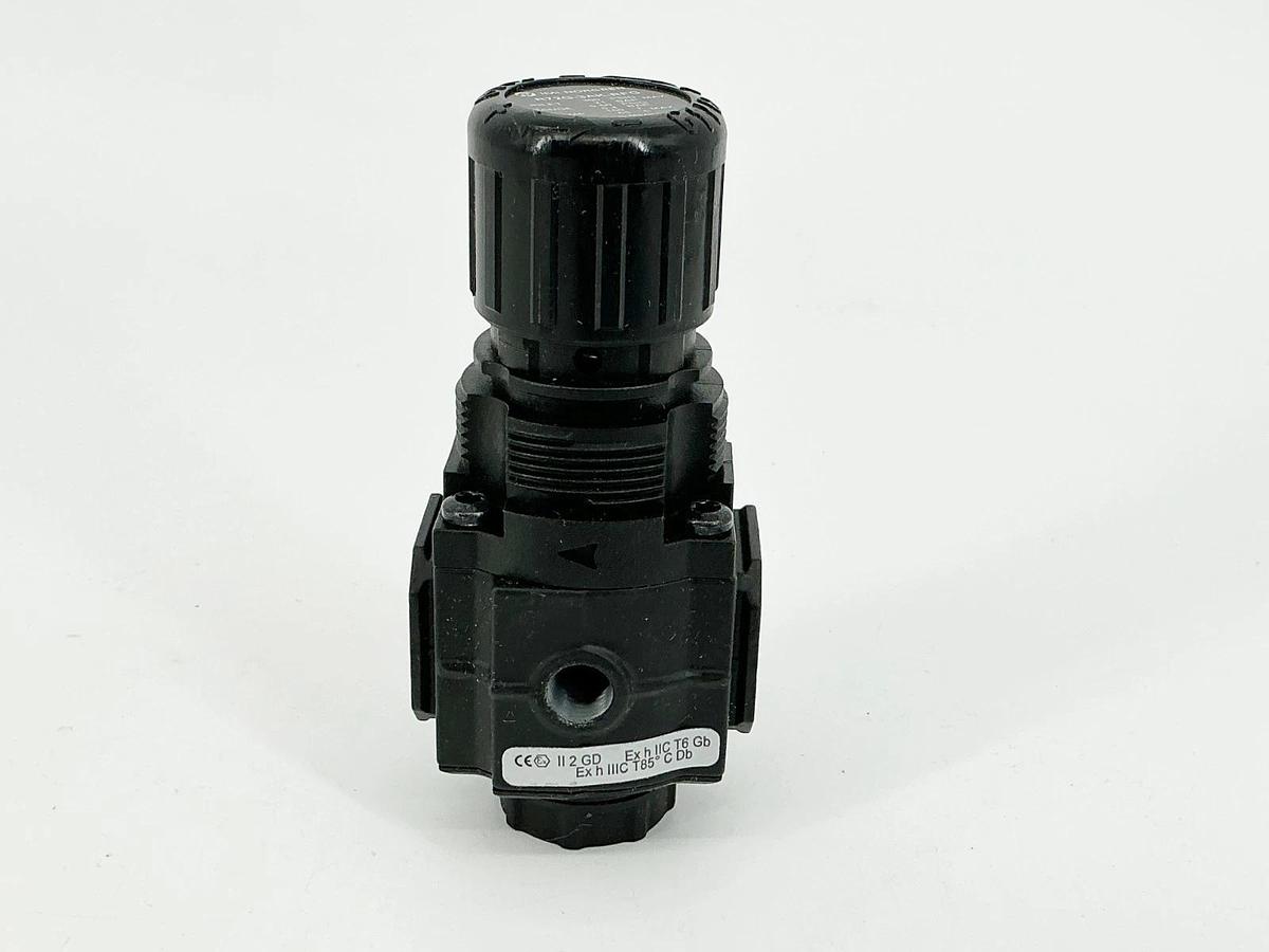 New Norgren R72G-3AK-RFG Pressure Regulator 300PSIG 21Bar 150F