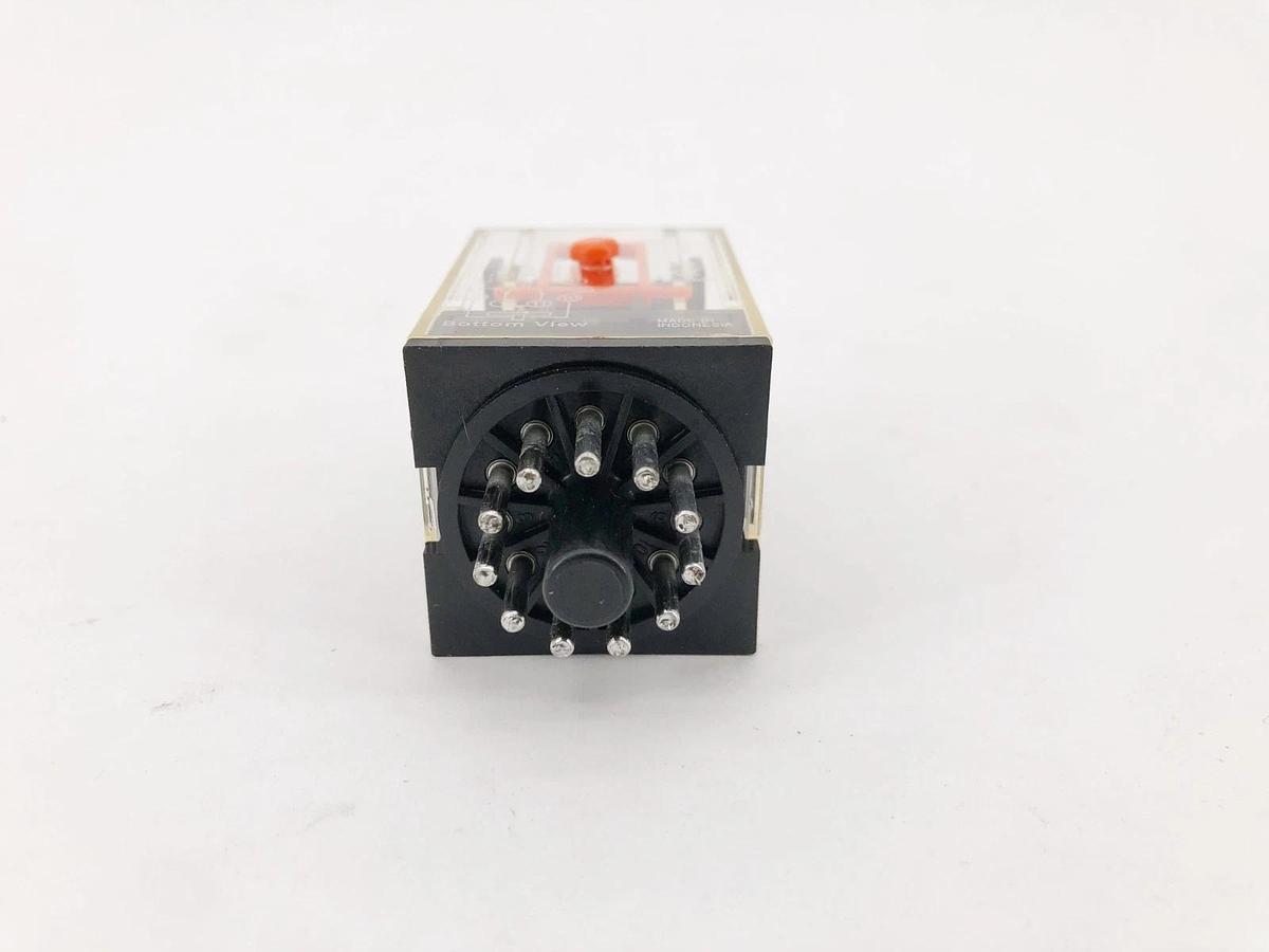 New Cutler Hammer D3PR33T Relay 3PDT 24VAC w/ Test Button