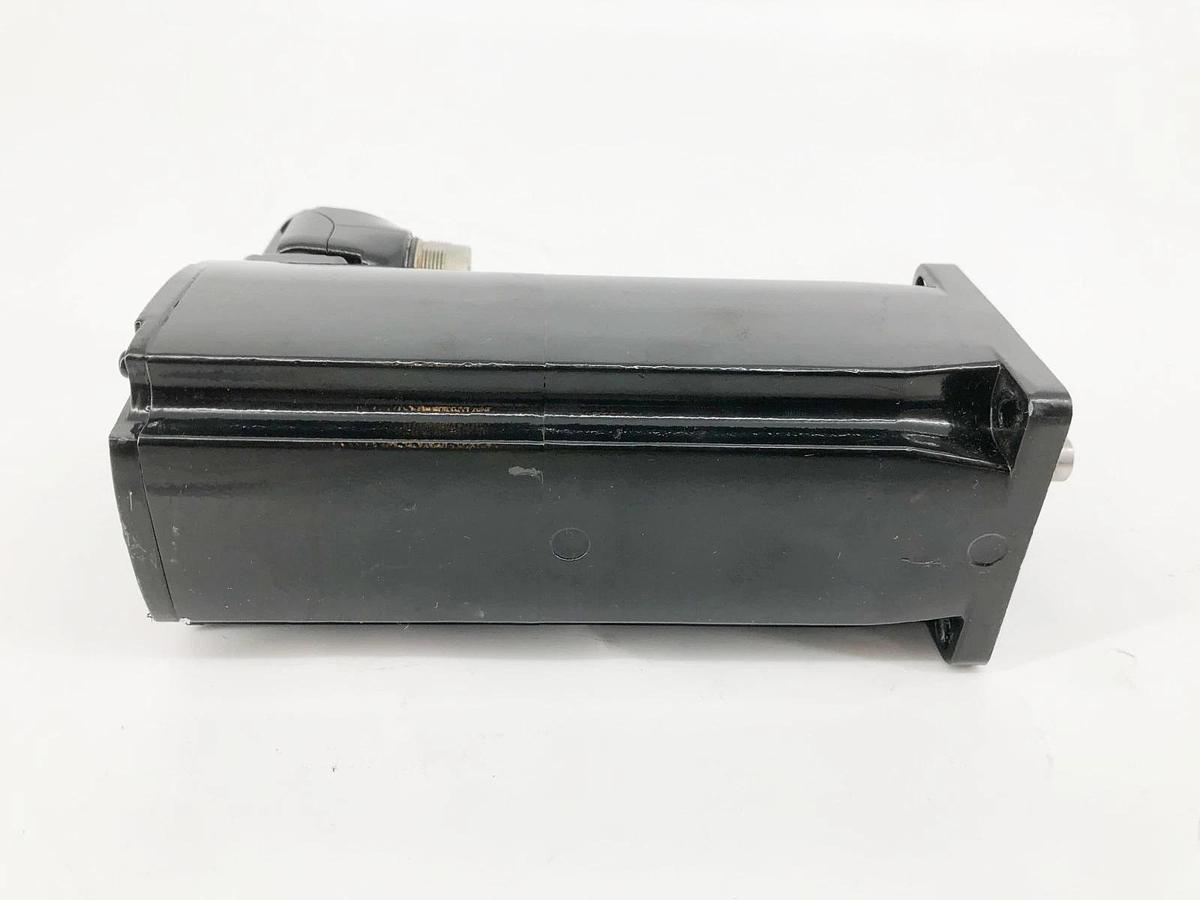 Used Schneider Electric SH30701S0001054 Servo Motor SH070/60010/0/3/00/00/10/11/00