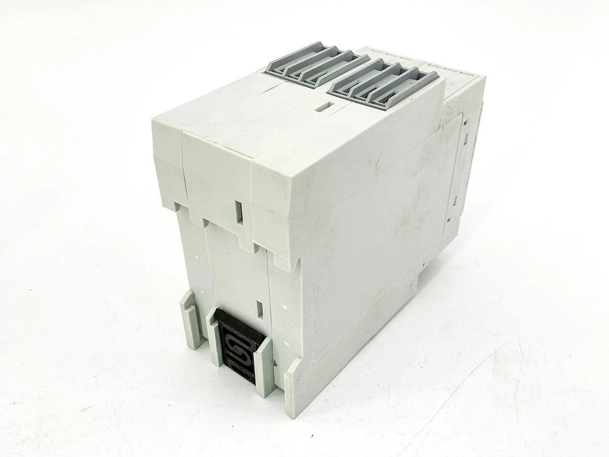 New Allen Bradley 813S-V3-110V Voltage Relay 3PH 110-115V 8VA Ser.B