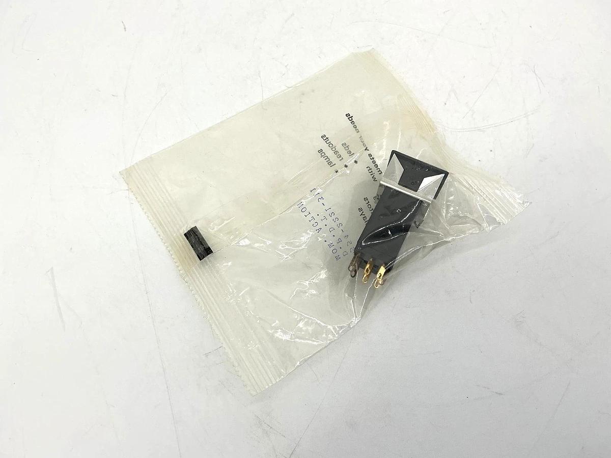 New Dialight 554-2221-311 Illuminated Pushbutton Lamp Holder 8-Pin 1A 125V