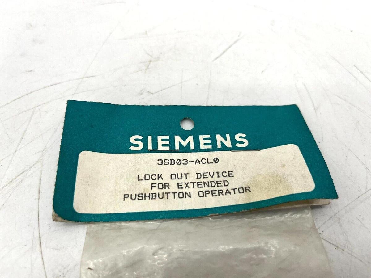 New Siemens 3SB03-ACL0 Lockout Device for Extended Pushbutton Operator