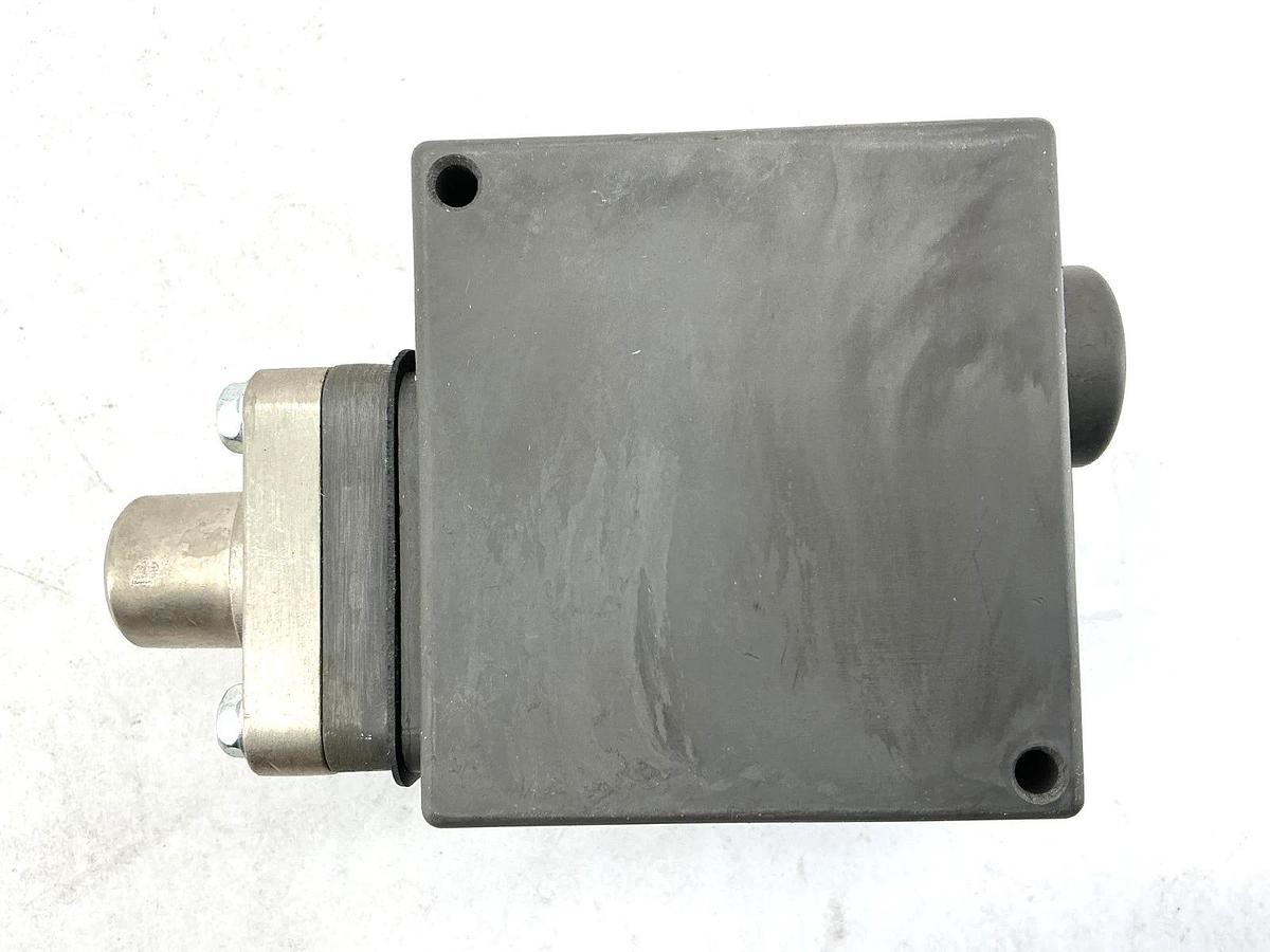 New Barksdale E1H-H90-F2 Pressure Switch 1000PSI .207-6.21 BAR 69.0 BAR 10A 600V