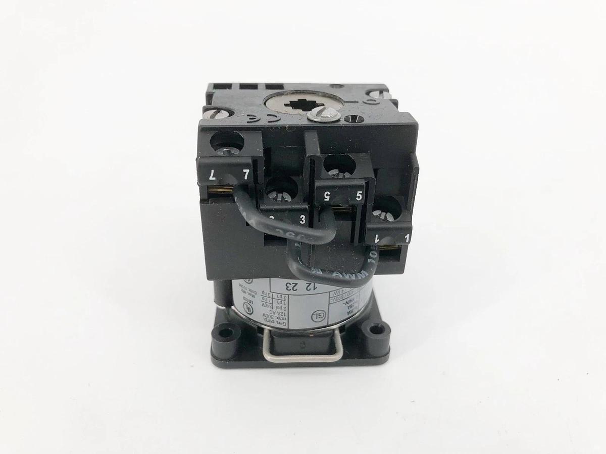 New Telemecanique 9003K2D1047M Cam Switch 300VAC 12A