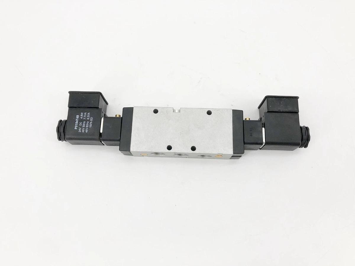 New Parker P2LBX512EENDDB49 Solenoid Valve 24VDC 1-1/4" 5/2 2-Position