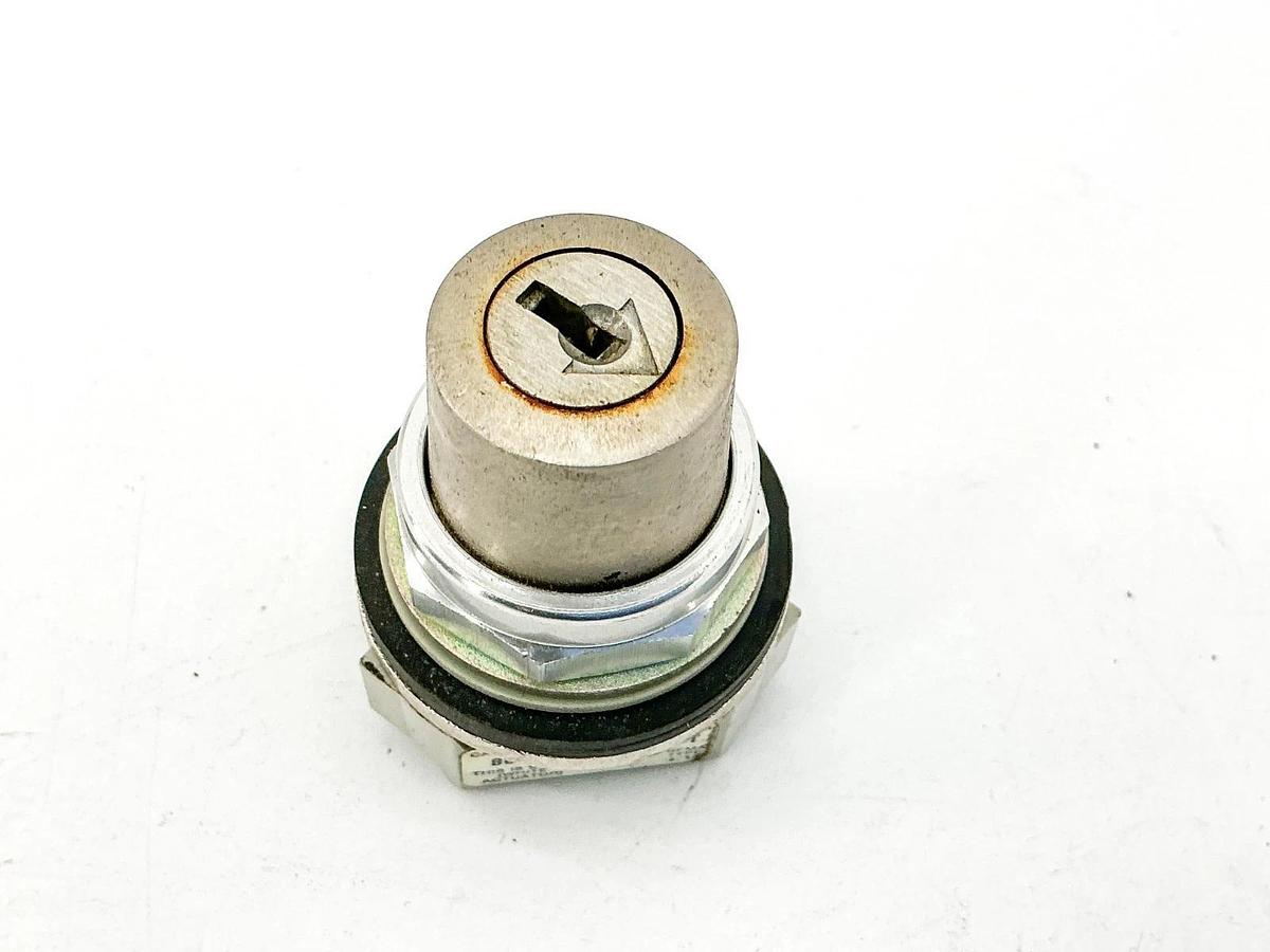 Used Allen Bradley 800T-H3204 Selector Switch Type 4/13 Ser.T Missing Key