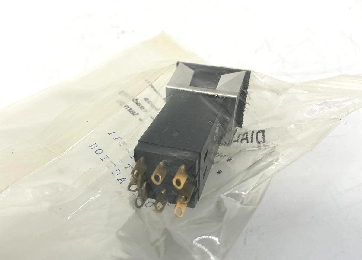 New Dialight 554-2221-311 Illuminated Pushbutton Lamp Holder 8-Pin 1A 125V