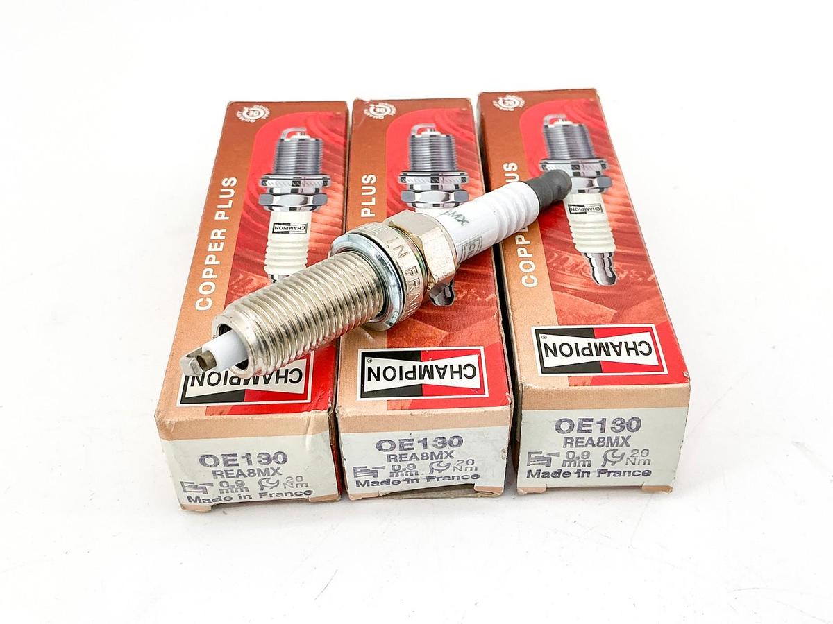New Lot of 3 Champion OE130 Copper Plus Spark Plug