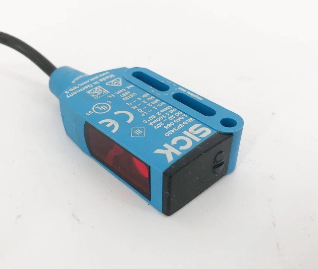 New Sick WL9-3P3430 Sensor 1049066 10-30VDC - No Box