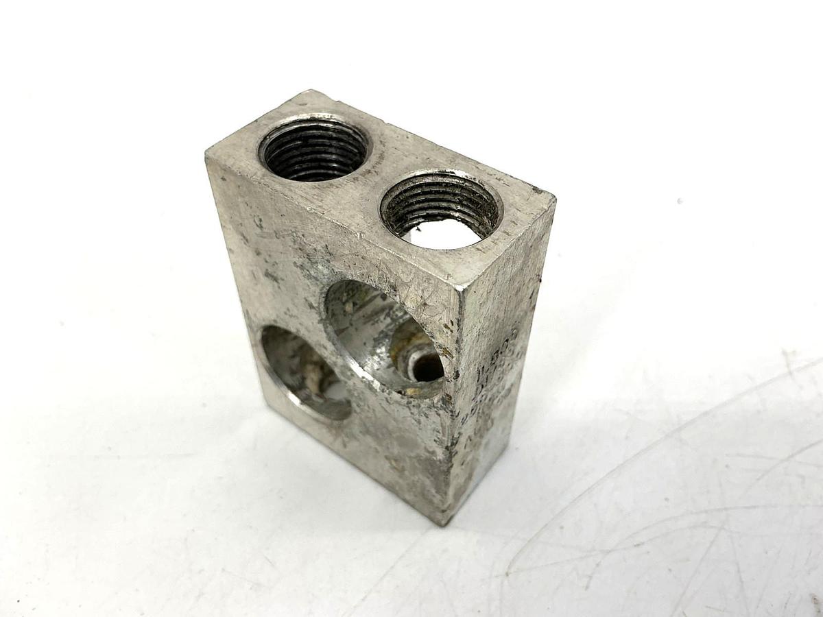Used Ilsco D1769 Terminal Lug Connector 250-500MCM AL9CU