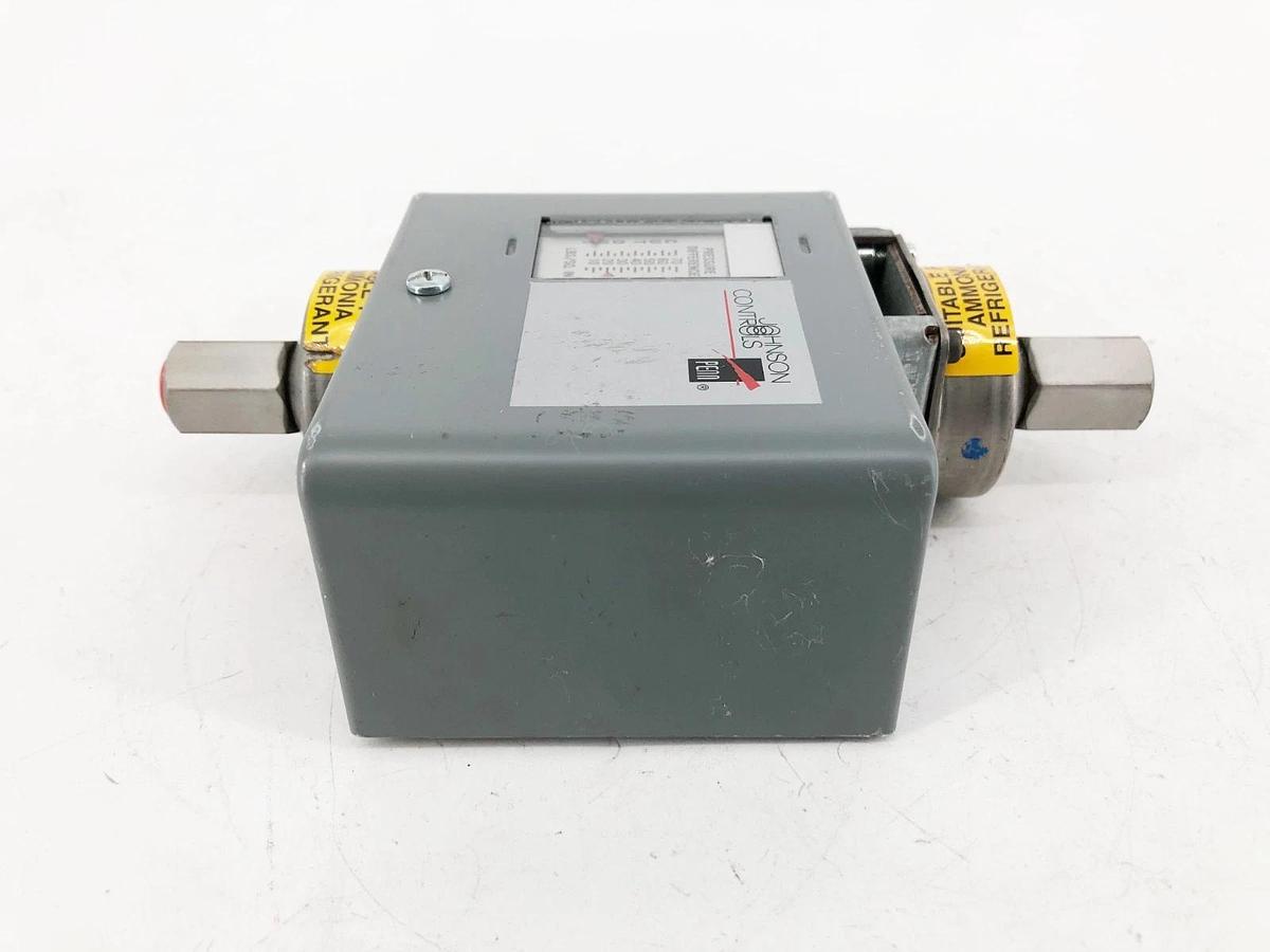 New Johnson Controls P74HA-14 Differential Pressure Control
