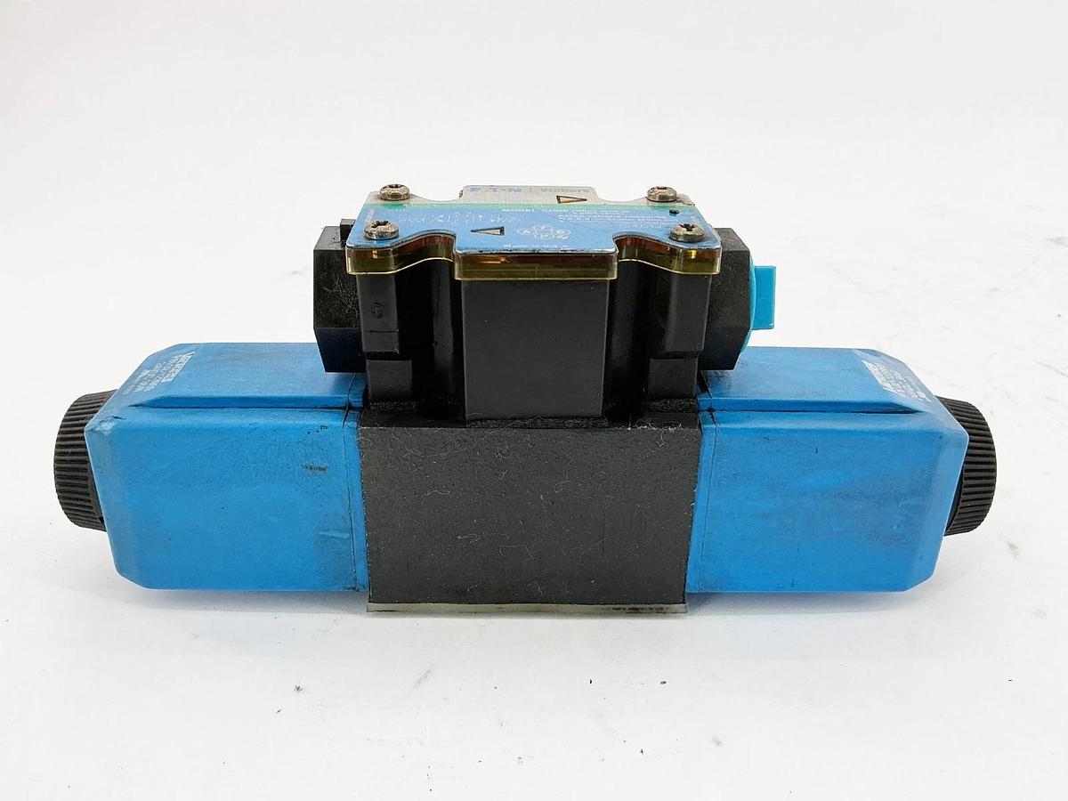 Eaton Vickers DG4V-3S-2C208-M-FTWL-HH5-60 Solenoid Valve 24VDC - No Box