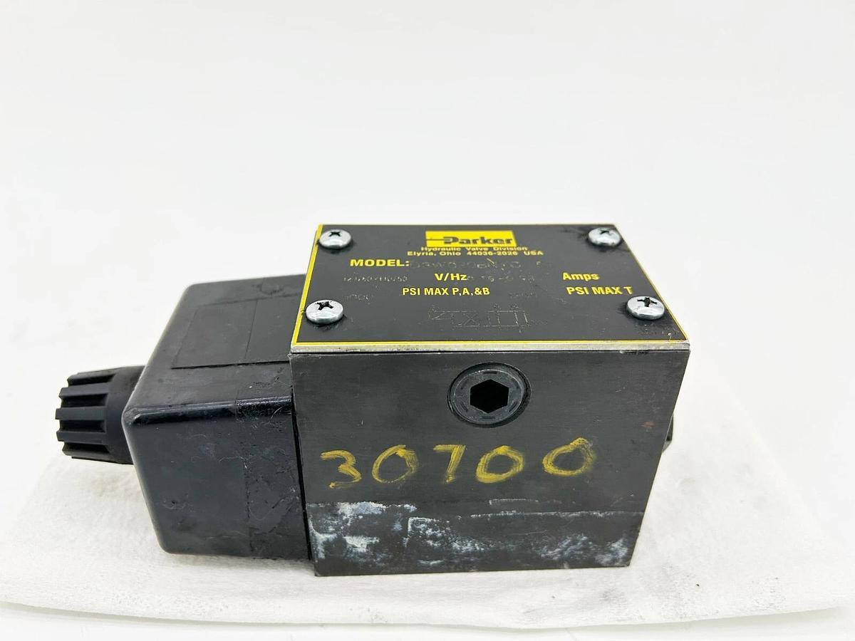 Used Parker D3W020BNYC-51 Directional Control Valve 4500PSI 120V 32GPM