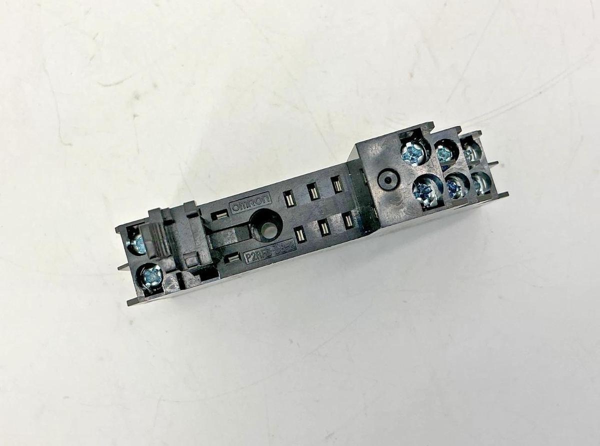 Lot of 2 New Omron P2RFZ-08-E Relay Socket 8-Pin 2-Pole 6A 250VAC P2RFZ08E