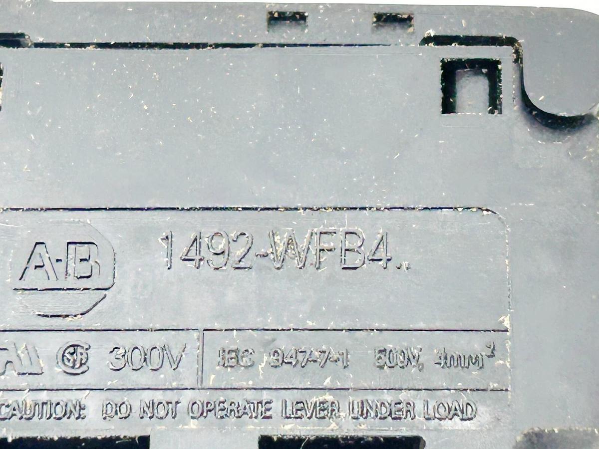 New Allen Bradley 1492-WFB4 Terminal Block 1 Pole 15A 300V