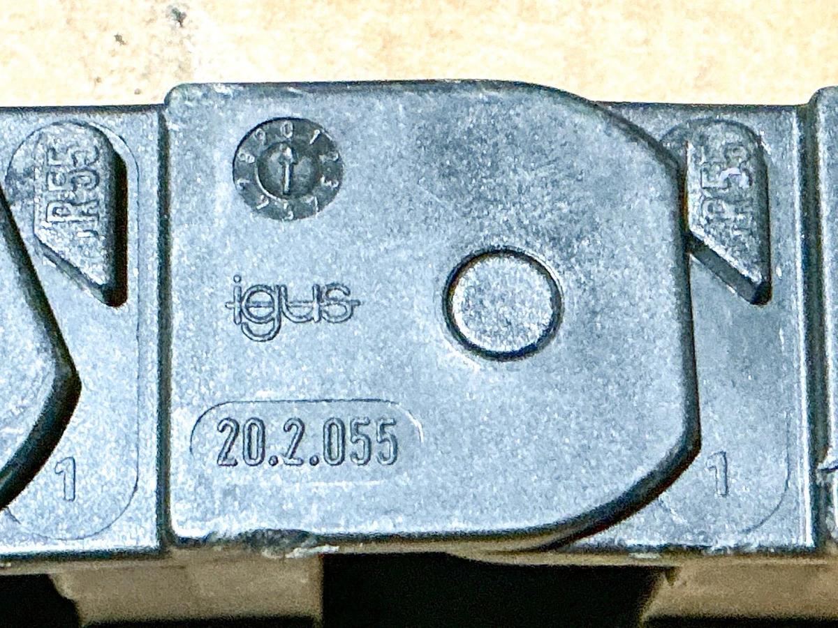 Used Igus 20.2.055 Cable Hose Wire Way Flex Track 34" 26 Links