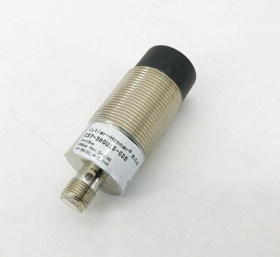 New Eaton E57-30GU15-GDB Proximity Sensor 15mm Range 10-30VDC - No Hardware