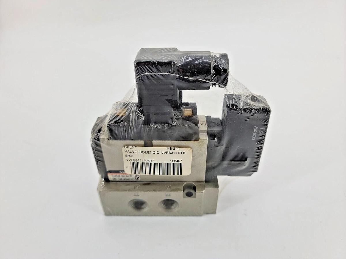 New SMC NVFS3111R-5DZ Solenoid Pilot Valve 21-26VDC, 0.15-1MPa W/ Block